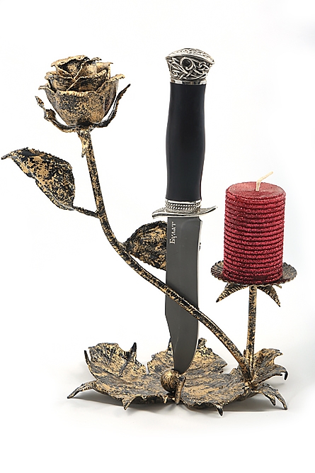 Нож Гладиатор (булат, чёрный граб - мельхиор) на кованой подставке с подсвечником 